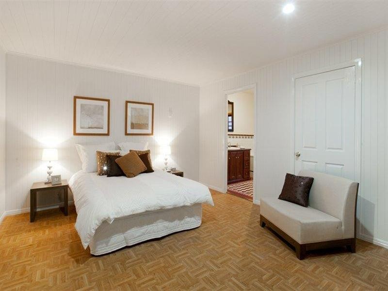 48 Ashgrove Crescent, Ashgrove QLD 4060