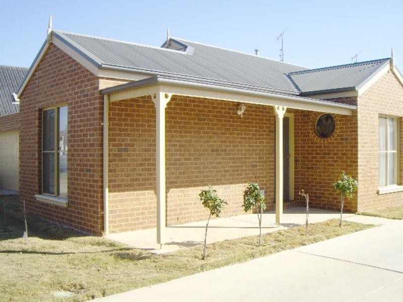 1/2 Echuca Street, Moama NSW 2731