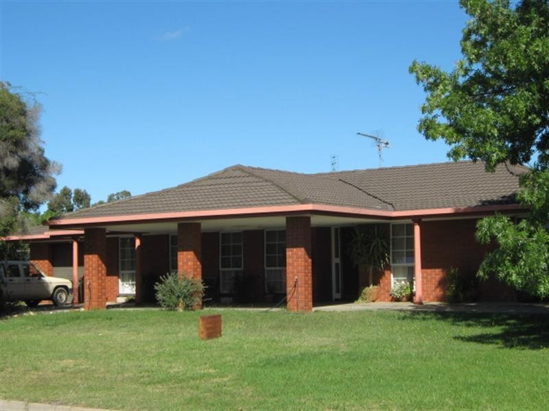 12 Lawson Drive, Moama NSW 2731