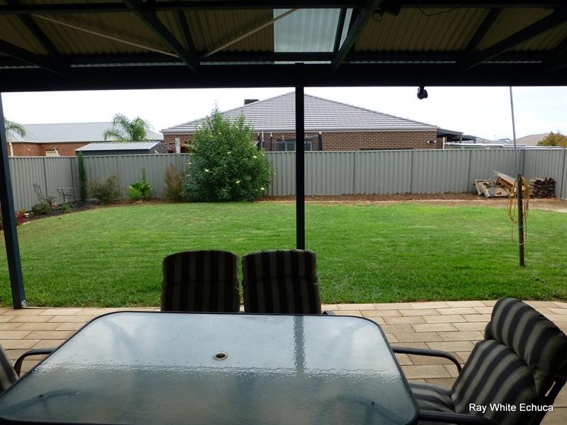 33 Sunset Avenue, Echuca VIC 3564