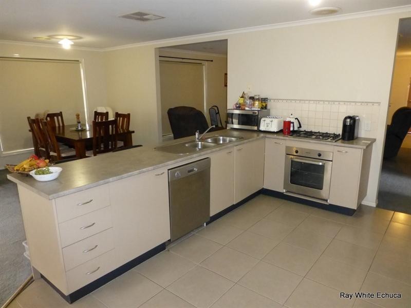 33 Sunset Avenue, Echuca VIC 3564