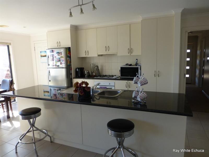 6 Yeovil Court, Echuca VIC 3564