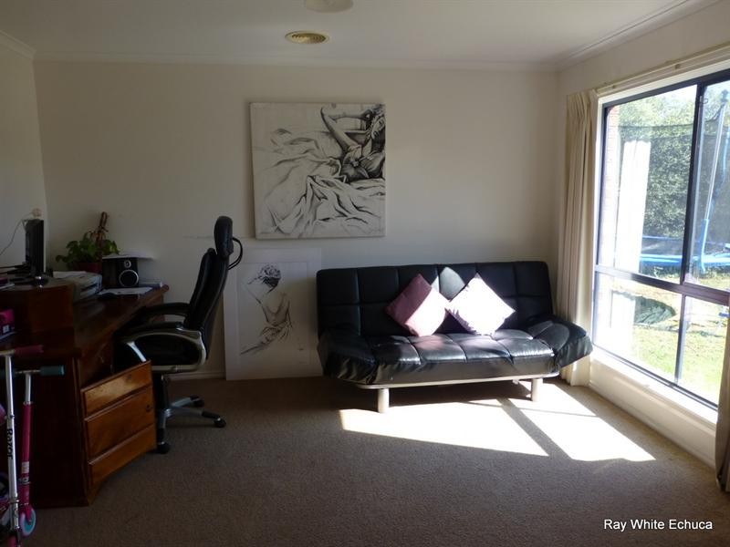 6 Yeovil Court, Echuca VIC 3564