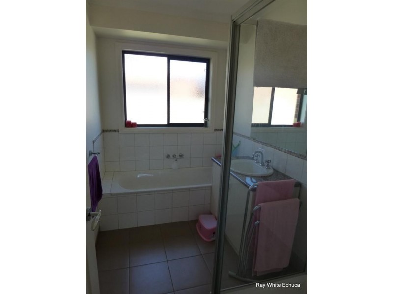 6 Yeovil Court, Echuca VIC 3564