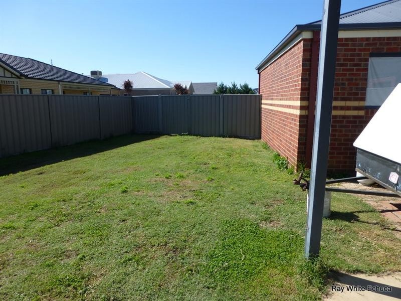 6 Yeovil Court, Echuca VIC 3564