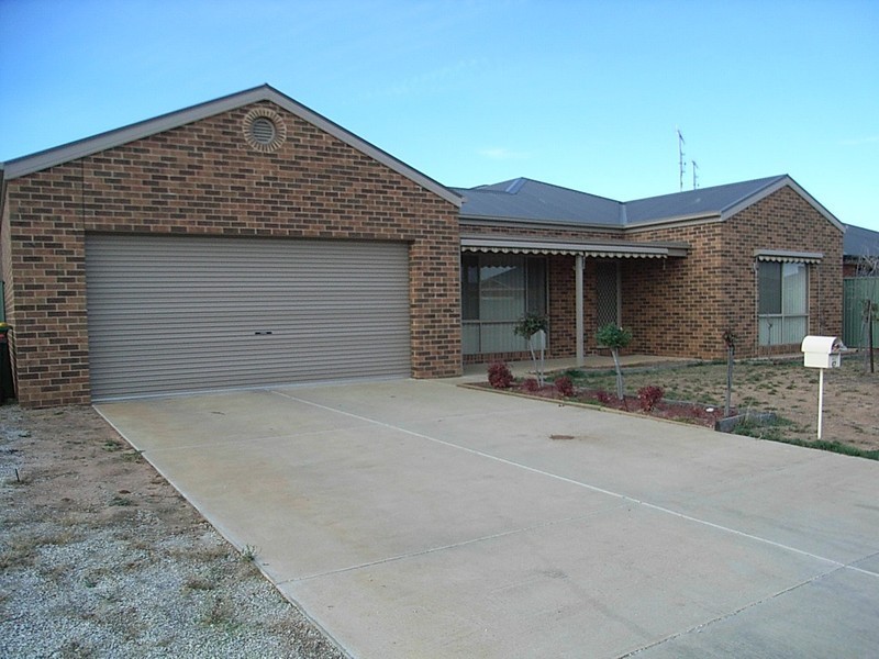 47 Woodlands Circ, Echuca VIC 3564
