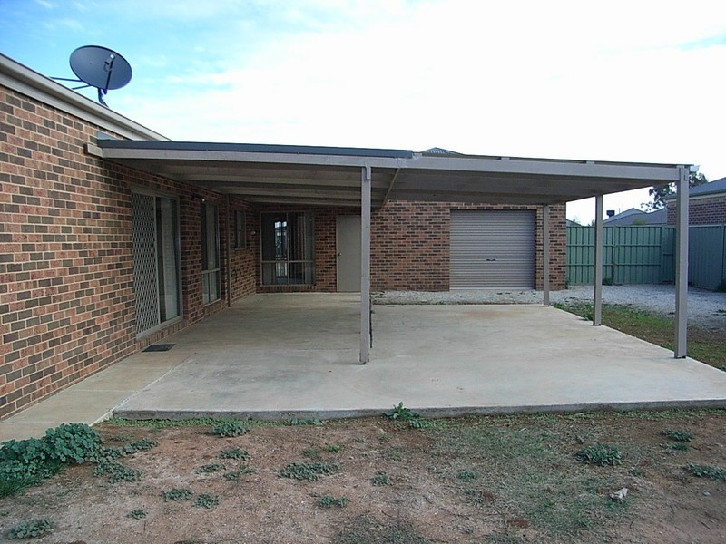 47 Woodlands Circ, Echuca VIC 3564
