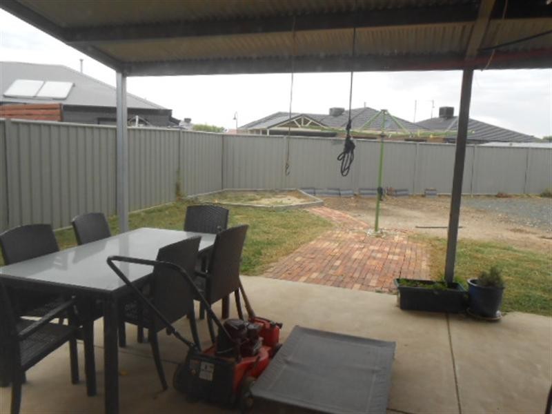 4 Yeovil Court, Echuca VIC 3564