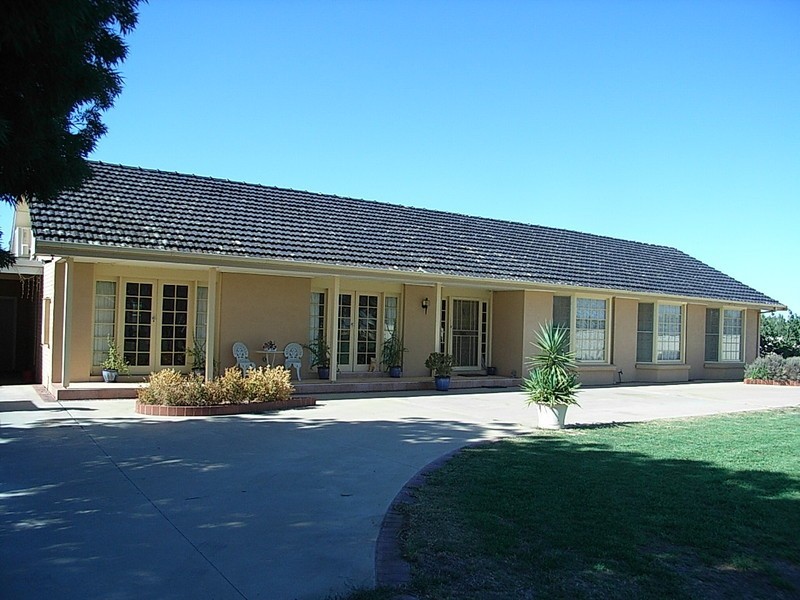 46 – 50 Ogilvie Avenue, Echuca VIC 3564