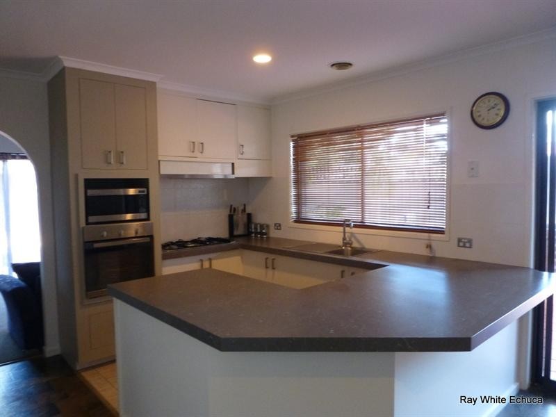 15 Pevensey Place, Echuca VIC 3564