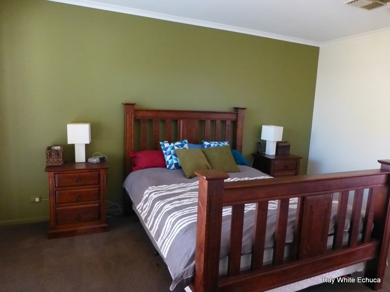 15 Pevensey Place, Echuca VIC 3564