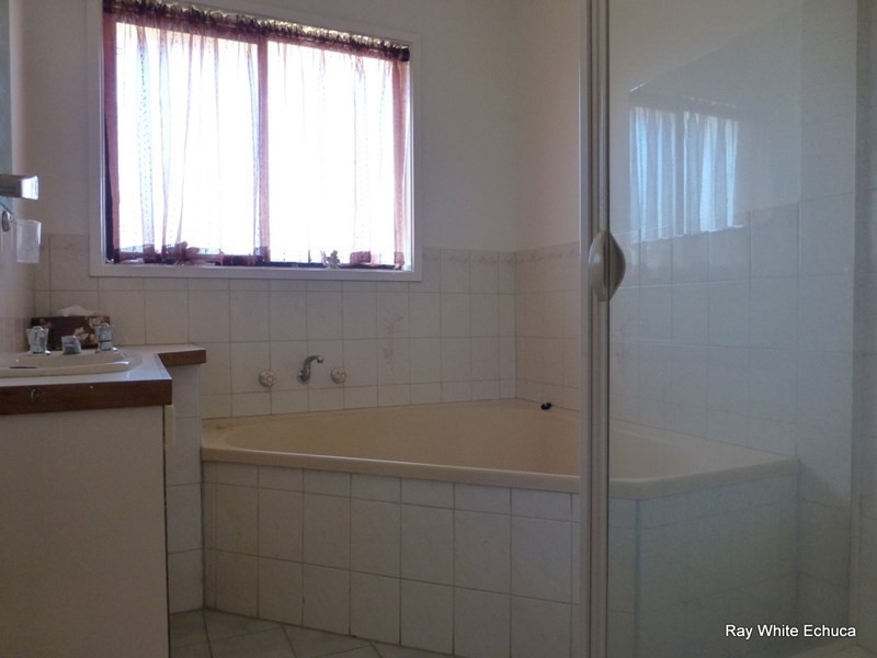 15 Pevensey Place, Echuca VIC 3564