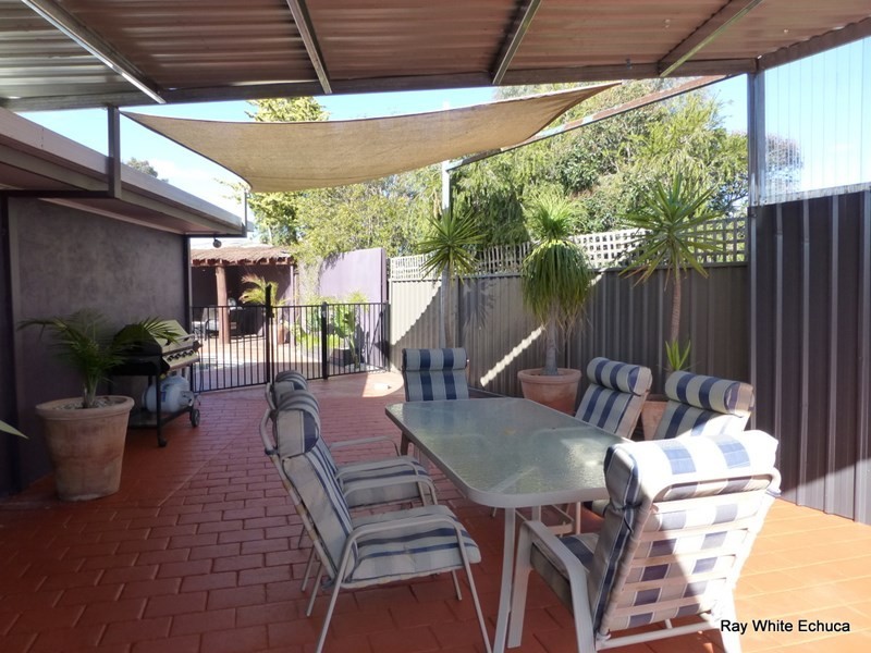 15 Pevensey Place, Echuca VIC 3564