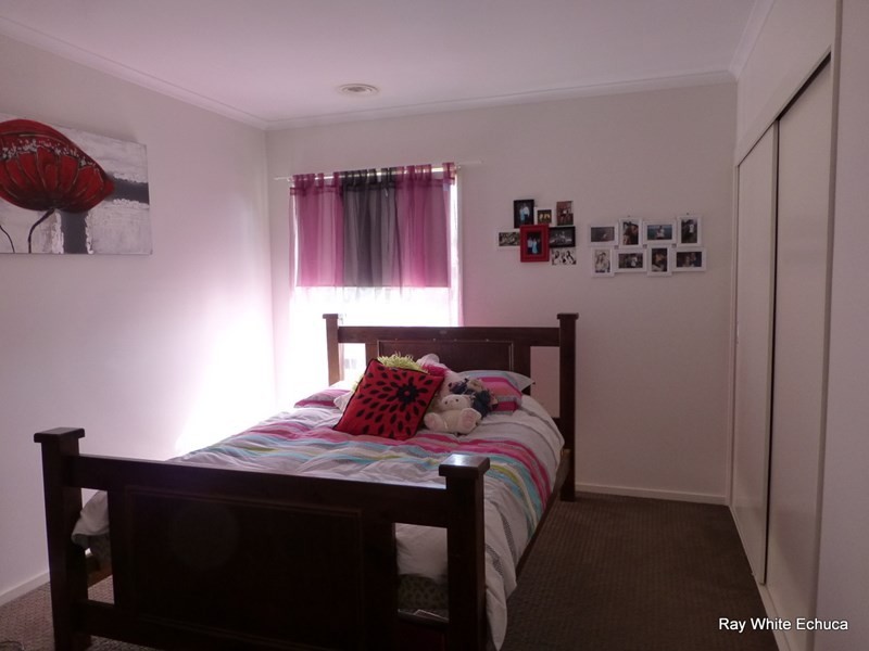 15 Pevensey Place, Echuca VIC 3564