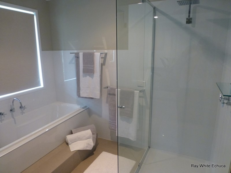 10 Schoeffel Drive, Echuca VIC 3564