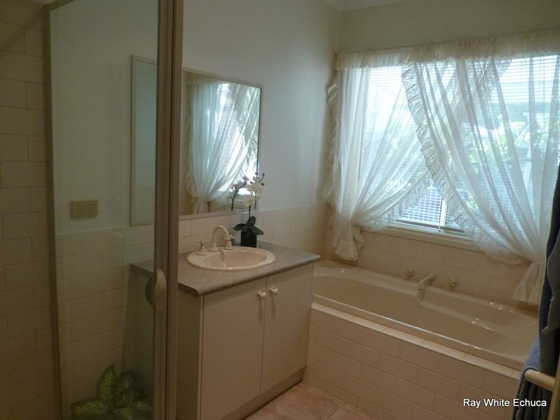 5 Holmfield Court, Moama NSW 2731