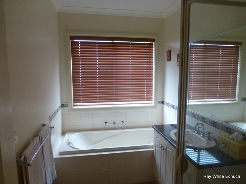 14 Brenton Avenue, Echuca VIC 3564