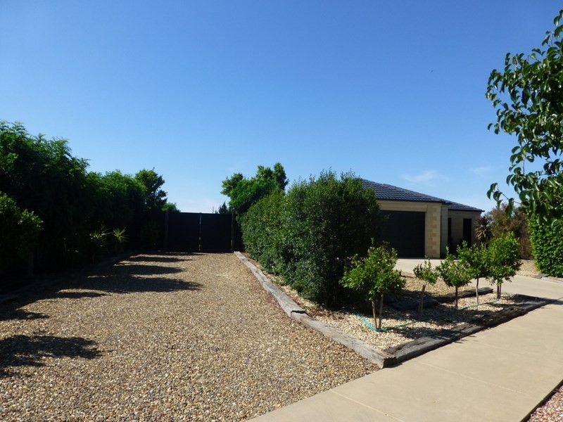 23 Declan Way, Echuca VIC 3564