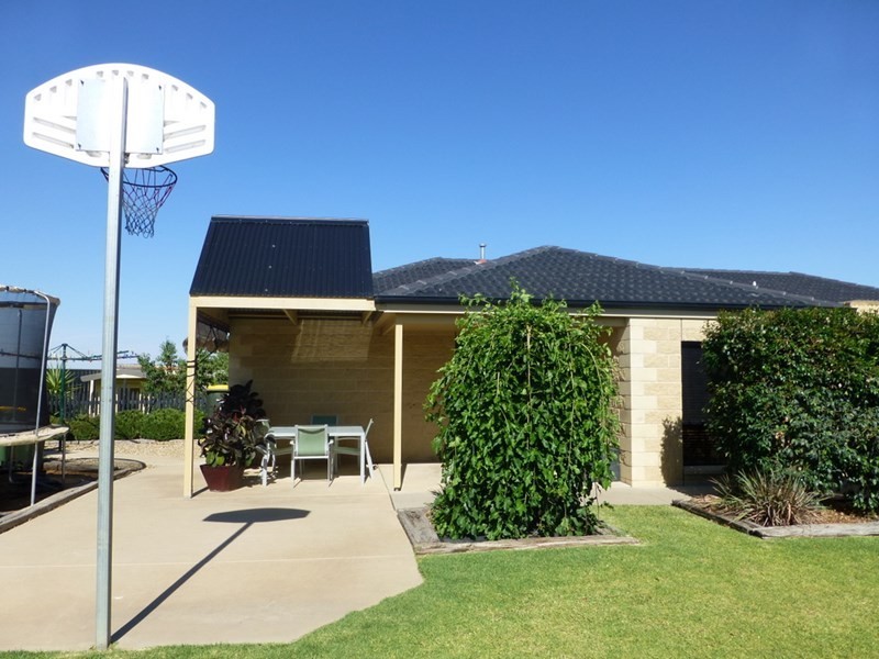 23 Declan Way, Echuca VIC 3564