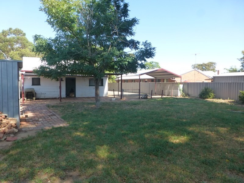 17 Baynes Street, Rochester VIC 3561