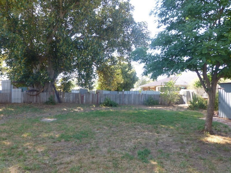 17 Baynes Street, Rochester VIC 3561