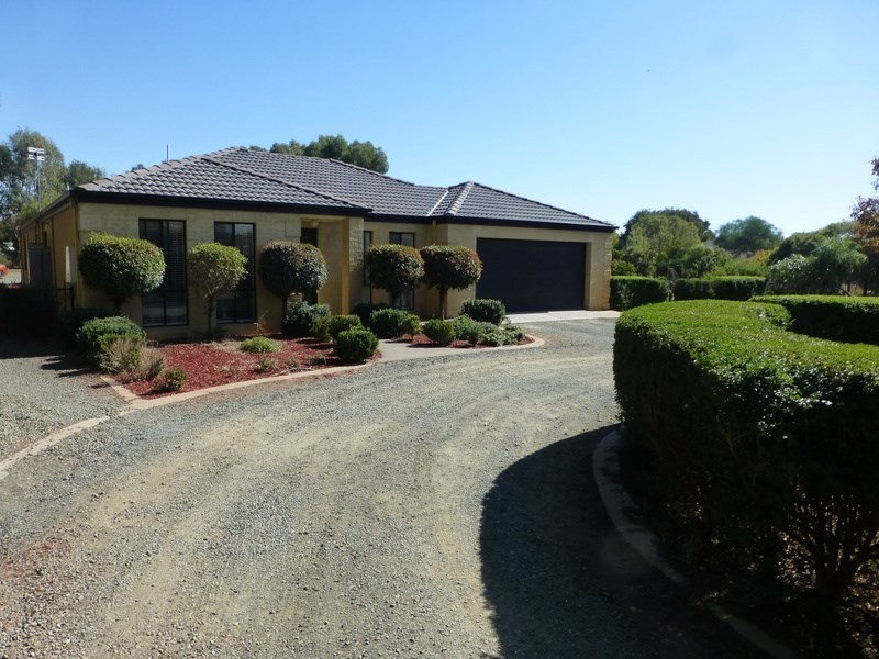 30 Village Court, Echuca VIC 3564