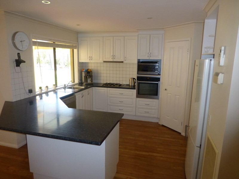 30 Village Court, Echuca VIC 3564