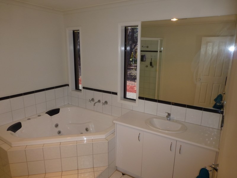 30 Village Court, Echuca VIC 3564