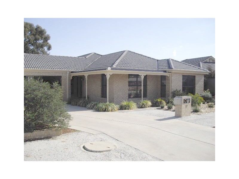 27 Woodlands Circuit, Echuca VIC 3564