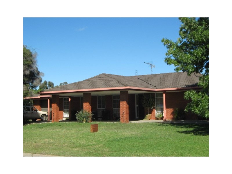 12 Lawson Drive, Moama NSW 2731