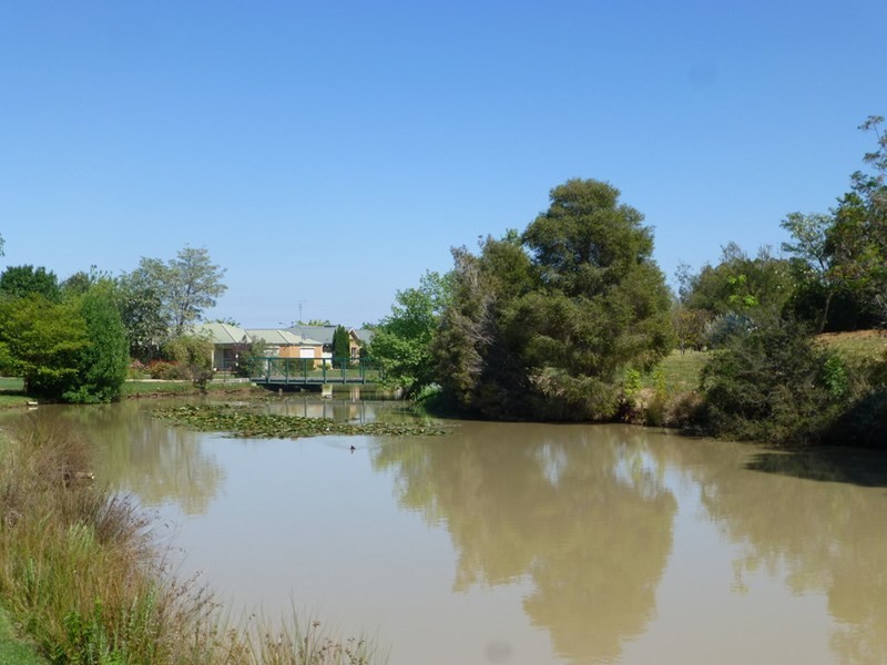 8 Kingfisher Drive East, Moama NSW 2731