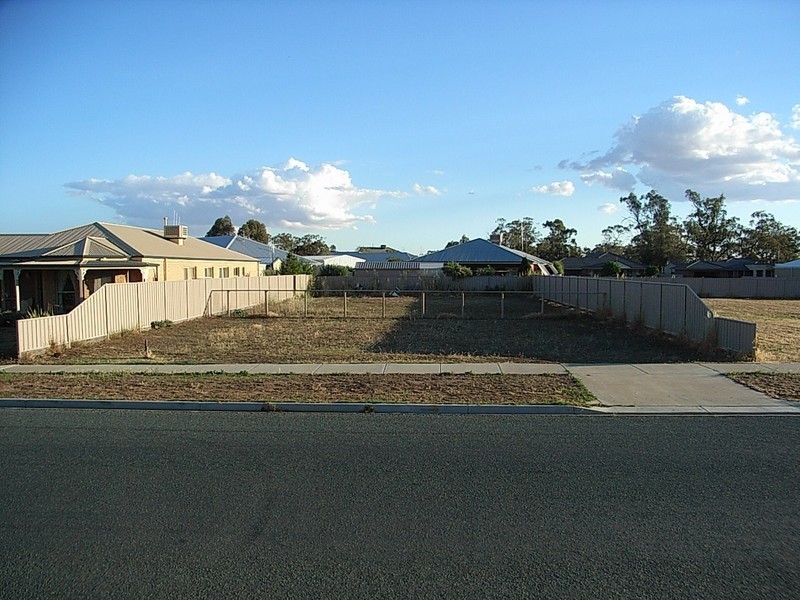 33 Diggora Road, Rochester VIC 3561