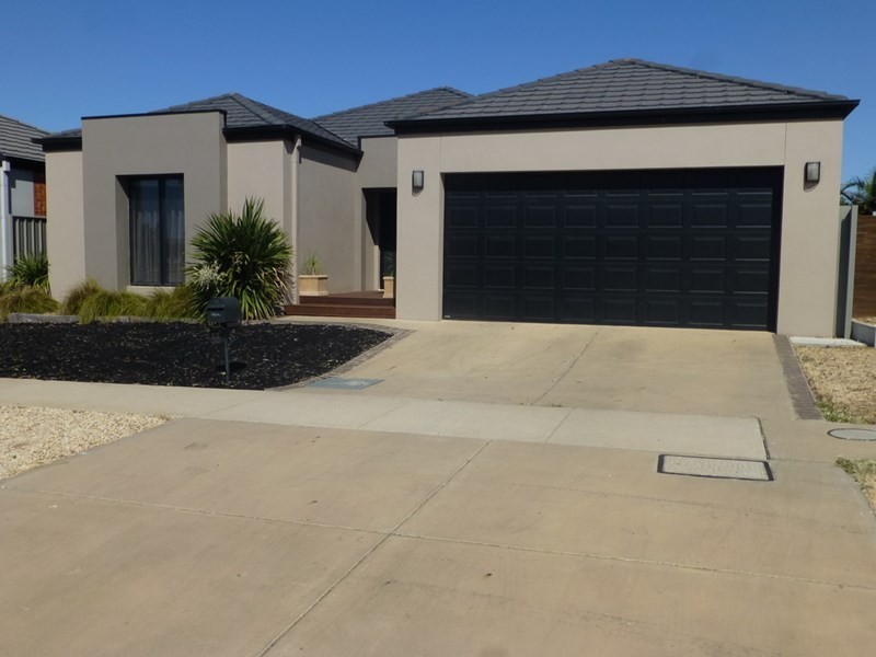 55 Declan Way, Echuca VIC 3564