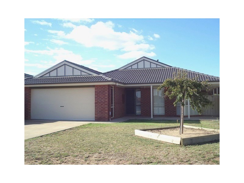 2 Woodlands Circuit, Echuca VIC 3564
