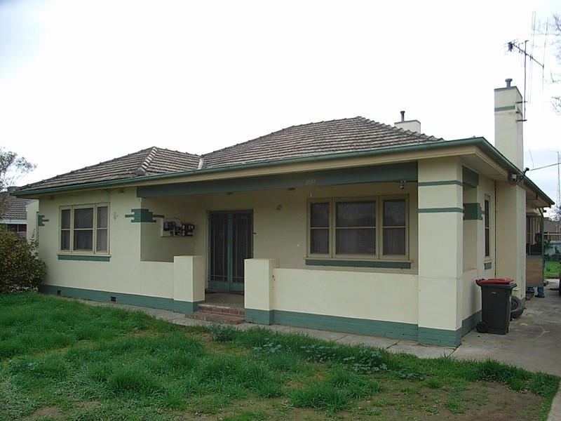 300 Ogilvie Avenue, Echuca VIC 3564