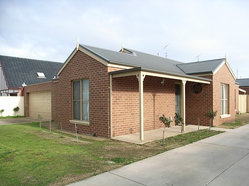 Unit 1, 2 Echuca Street, Moama NSW 2731