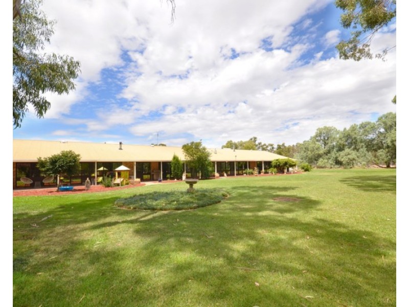 1095 Perricoota Road, Moama NSW 2731