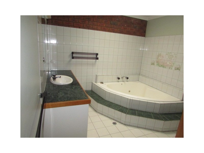 9 Meninya Street, Moama NSW 2731