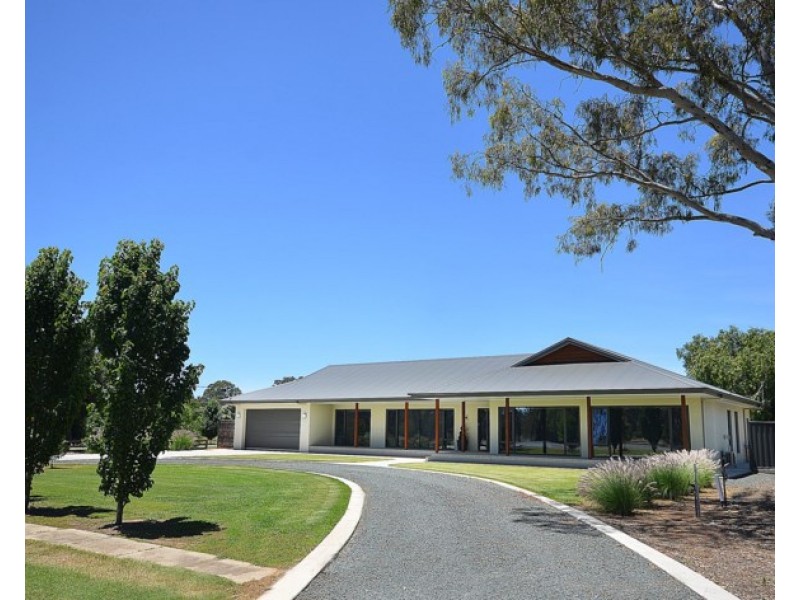 44 River Avenue, Echuca VIC 3564