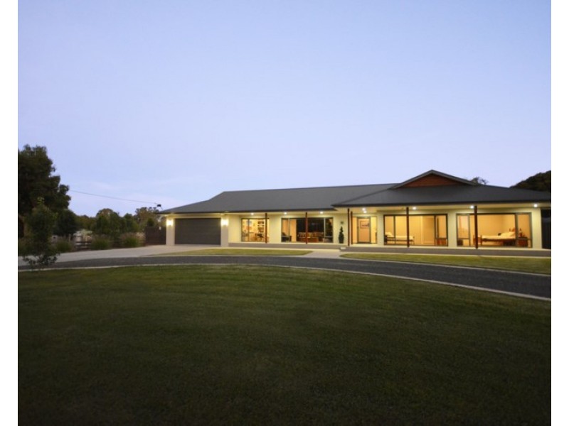 44 River Avenue, Echuca VIC 3564