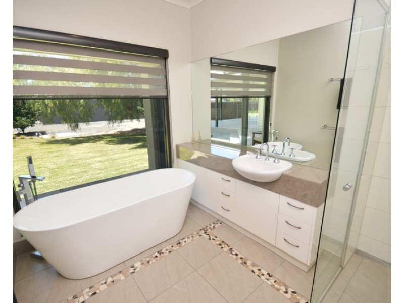 44 River Avenue, Echuca VIC 3564