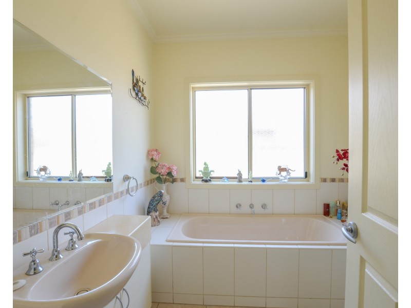55 Declan Way, Echuca VIC 3564