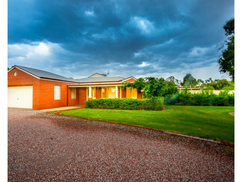 17 Wharparilla Drive, Echuca VIC 3564