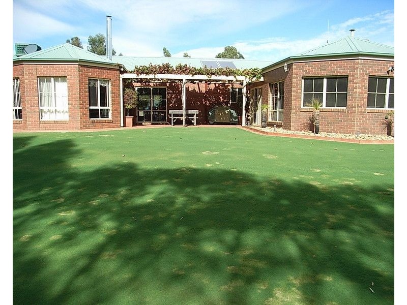 16 Murray Bank Drive, Echuca VIC 3564