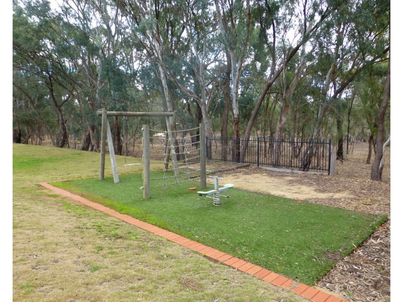 16 Murray Bank Drive, Echuca VIC 3564