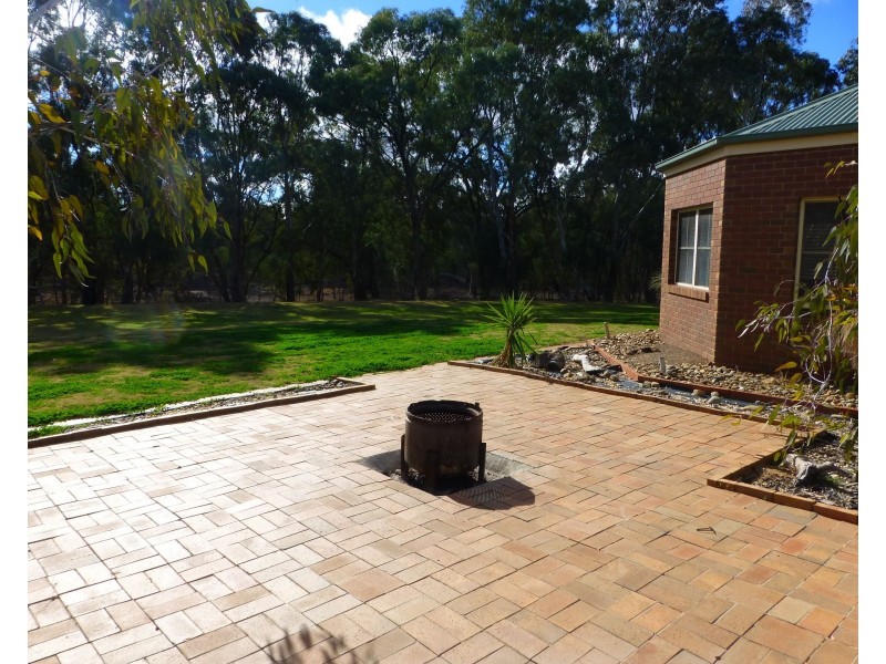 16 Murray Bank Drive, Echuca VIC 3564