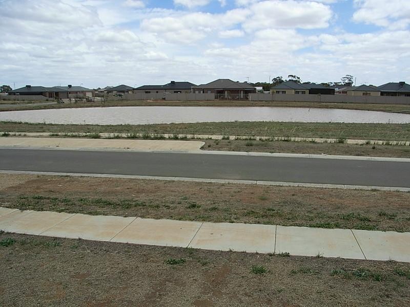 2/4 Morphed Drive, Echuca VIC 3564