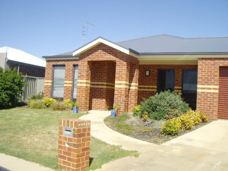 6 Yeovil Court, Echuca VIC 3564
