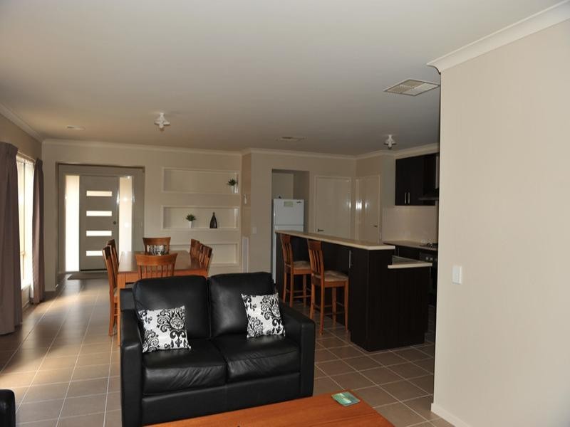 8 Kingfisher Drive West, Moama NSW 2731