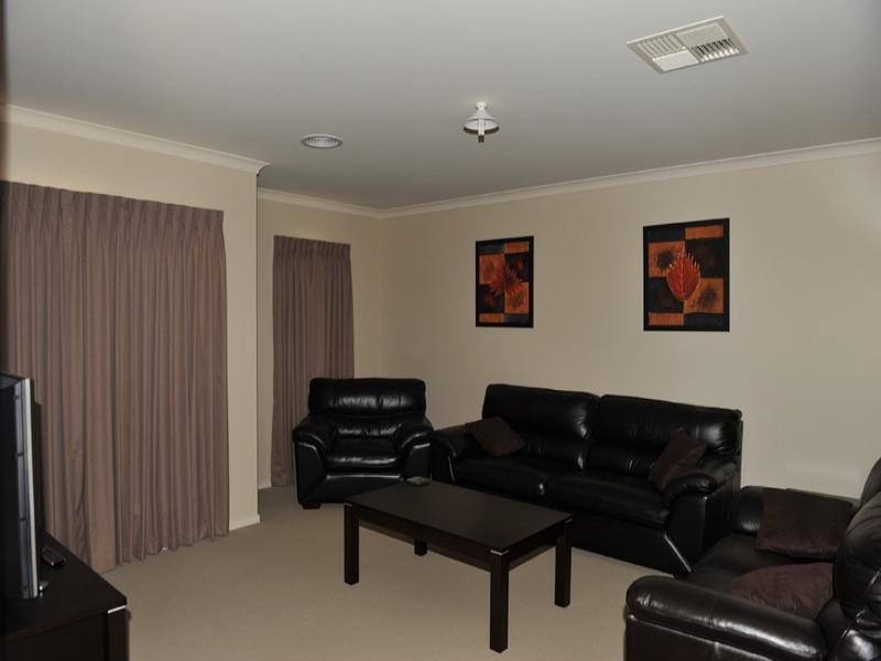 8 Kingfisher Drive West, Moama NSW 2731